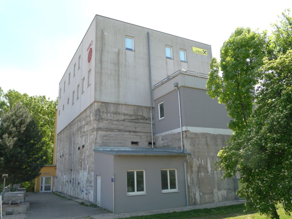 Heim Außenansicht aus NW